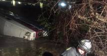 Stire din Actualitate : Tren deraiat! Un vagon a căzut într-un râu. 14 victime