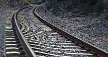 Stire din Actualitate : A scăpat ca prin miracol, după ce a fost călcat de tren. Băut bine, bărbatul adormise pe marginea şinelor