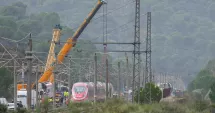 Stire din Actualitate : Al treilea accident feroviar în Spania. Un tren a intrat într-o macara care era pe șine