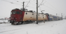 Stire din Social : Trenurile au întârzieri mari. Pe ruta București- Constanța se circulă cu plug antemergător