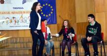 Stire din Cultură-Educație : Trofeul "Lanțul mânuțelor fericite" a ajuns la Medgidia