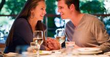 Stire din Life and Style : 3 trucuri pentru a-l cuceri la prima intalnire