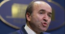Stire din Eveniment : Tudorel Toader: Nu mi-am rupt piciorul