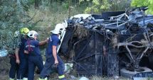 Stire din Actualitate : Un autocar plin cu turişti s-a prăbuşit într-o râpă, în Turcia