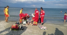 Stire din Eveniment : Turist înecat la Costinești, transportat cu elicopterul la spital