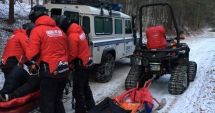 Stire din Actualitate : Un turist a intrat cu capul într-un stâlp, după ce a căzut de pe sanie, pe pârtia de la Rânca