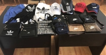 Stire din Eveniment : Turiștii de pe litoral, ademeniți cu produse "de firmă" la prețuri speciale