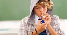 Stire din Sănătate : De mici, cu țigara în gură! Ce riscă adolescenții dependenți de nicotină