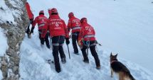 Stire din Eveniment : Trei tineri ucraineni, recuperaţi de salvamontişti din munţi după ce au trecut în România