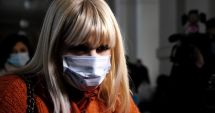 Stire din Actualitate : Elena Udrea, fugărită pe stradă de un celebru protestatar: "Știți ce bancnotă este asta?"