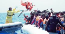La un pas de moarte!  22 de migranți au fost salvați, în Canalul Mânecii