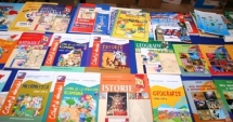 Stire din Cultură-Educație : Elevii din clasa a IV-a vor primi șapte manuale noi