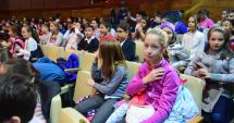 Stire din Cultură-Educație : Ultimul colind din an al actorilor  Teatrului "Căluțul de Mare"