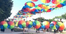 Stire din Social : Umbrele multicolore, în Piața Ovidiu din Constanța