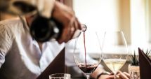 Stire din Actualitate : Un tată şi fiul său de 17 ani au înșelat 40 de restaurante. Au mâncat timp de trei ani fără să plătească