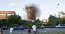 Stire din Actualitate : Un bloc de 20 de etaje din Milano a luat foc