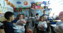 Stire din Cultură-Educație : ''Un dar mic, pentru un suflet mare!'', în prag de sărbători