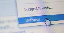 Stire din Tehnologie : Ce riscă cei care dau "unfriend" colegilor de serviciu pe Facebook
