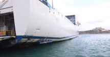 Un ferry-boat a suferit o spărtură, la acostare