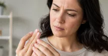 Stire din Sănătate : Unghiile, oglinda sănătății. Schimbările care trebuie urmărite