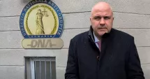 Stire din Eveniment : Scandalul vaccinurilor anti-COVID ia amploare. Plângere penală pe numele lui Alexandru Rafila