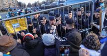Stire din Eveniment : Reacții violente la protestul din București, după anunțul făcut de Klaus Iohannis