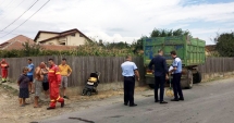 Stire din Eveniment : Un șofer fără permis  a nenorocit o fetiță  de cinci ani.  Medicii i-au amputat ambele picioare