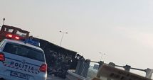 Stire din Eveniment : Un șofer beat  s-a răsturnat  cu autotrenul  în sensul giratoriu de la Agigea