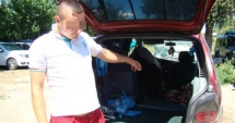 Stire din Eveniment : A încercat să treacă frontiera, în portbagajul unei mașini