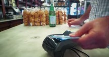 Stire din Tehnologie : VIDEO. Cardul care se autentifică cu amprenta posesorului