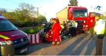 Stire din Eveniment : Preot mort pe loc, după ce mașina lui a fost lovită de TIR. Soția și șoferul, în stare gravă