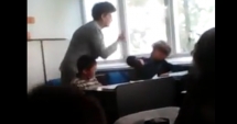 Stire din Social : VIDEO REVOLTĂTOR! ELEVI DE CLASA A III-A, BĂTUȚI CRUNT DE ÎNVĂȚĂTOARE: "Și-a permis să tragă în copii ca într-un sac de cartofi"