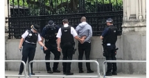 Stire din Actualitate : ALERTĂ teroristă la Londra. Parlamentul britanic a fost închis. Un bărbat a fost ARESTAT