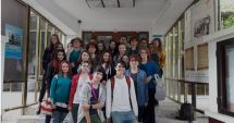 Stire din Cultură-Educație : GALERIE FOTO / Un liceu aproape de centenar, în centenar