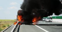 Stire din Eveniment : GRAV ACCIDENT PE A2. O mașină a ars ca o torță, după ce s-a izbit în parapet