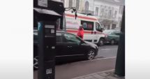 Stire din Eveniment : VIDEO. Accident în lanţ. Şase maşini, un autobuz şi o ambulanţă au fost implicate