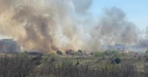 Stire din Eveniment : Incendiu de proporţii în Bucureşti! Arde o suprafaţă de 5.000 de metri pătraţi!
