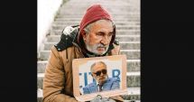 Stire din Social : IMAGINEA CARE FACE FURORI! Ion Țiriac, îmbrăcat modest, cerșind pe stradă!