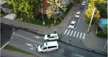 Stire din Eveniment : VIDEO. Percheziții la persoane care ar fi sustras carduri bancare de la vârstnici, pe care îi lăsau apoi fără bani
