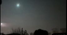 Stire din Actualitate : SPECTACOL PE CER! Un asteroid a explodat deasupra Canalului Mânecii. Incidentul, vizibil din mai multe ţări