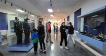 Stire din Cultură-Educație : FOTO / Noaptea Muzeelor i-a scos pe constănțeni din case! Cozile de la burgeri, mai mari decât cele de la instituțiile culturale