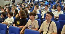 Stire din Cultură-Educație : Liceenii constănțeni au petrecut „O zi în Facultatea de Matematică și Informatică”