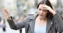 Stire din Sănătate : Problemele urechii interne. Simptomele care afectează auzul și echilibrul