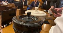 Stire din Politică-Administrație : Premieră în Parlamentul României! Patru moţiuni de cenzură vor fi dezbătute şi votate duminică