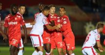 Stire din Sport : UTA Arad, victorie importantă cu Dinamo în Superligă