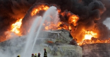 Stire din Actualitate : Aproximativ 1.000 de persoane au fost intoxicate cu sulf, după ce o uzină  a fost incendiată de Statul Islamic