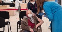 Stire din Actualitate : O femeie de 105 ani, din Bucureşti, s-a vaccinat cu a treia doză de vaccin
