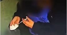 Stire din Actualitate : VIDEO: O asistentă din Italia a fost surprinsă de camerele de supraveghere în timp ce vaccina ”la chiuvetă”