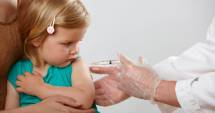 Stire din Sănătate : Vaccinurile, responsabile de infectarea copiilor cu virusul hemolitic uremic? DSP Constanța șochează: "Ne-am terminat programul"