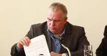 Stire din Eveniment : Pe Nicușor Constantinescu îl paște excluderea din partid!